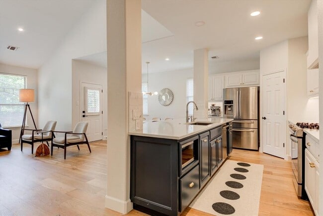 Building Photo - 11129 Cap Stone Dr