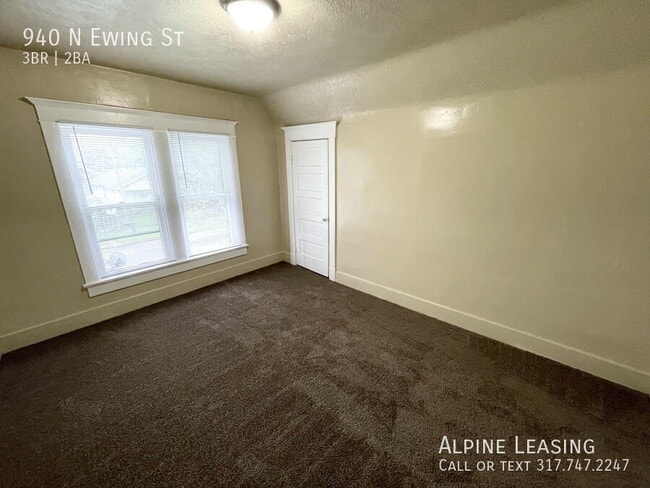 Building Photo - Large Near East 3BR/2BA House!