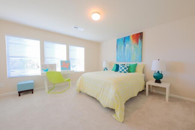 Building Photo - 5036 Vine Ln