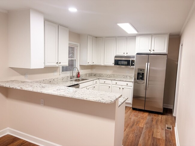 Building Photo - 609 E Chelly St