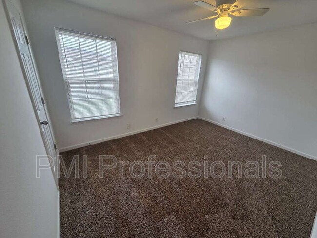 Building Photo - 108 Oak Valley Cir