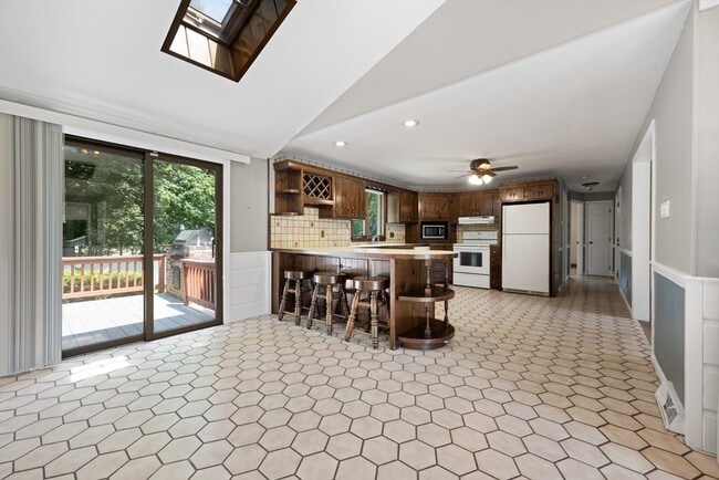Building Photo - 47 Oriole Dr