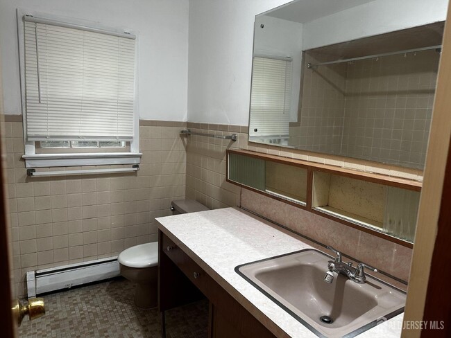 Building Photo - 7 Paul St