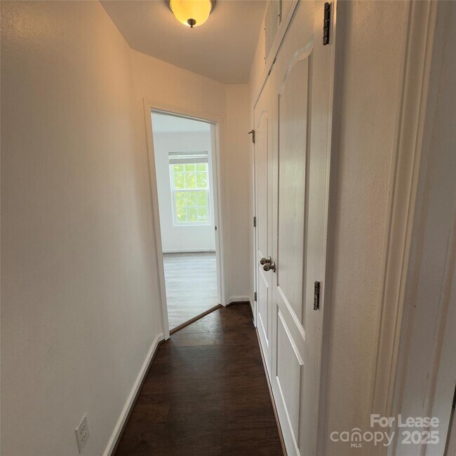 Building Photo - 9013 Maidenhair Ct