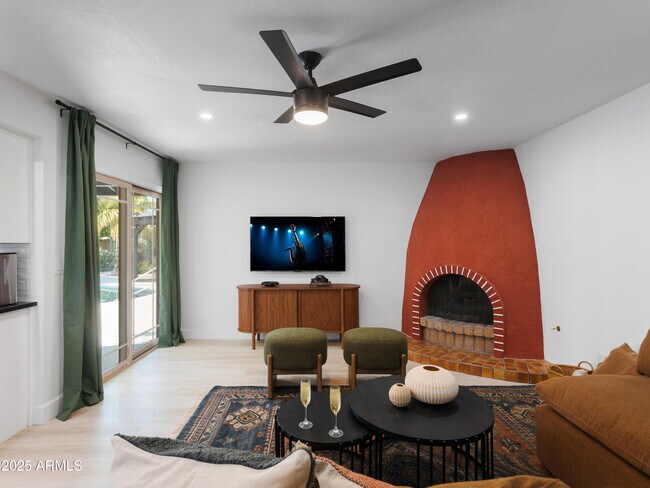 Building Photo - 12271 N 74th St