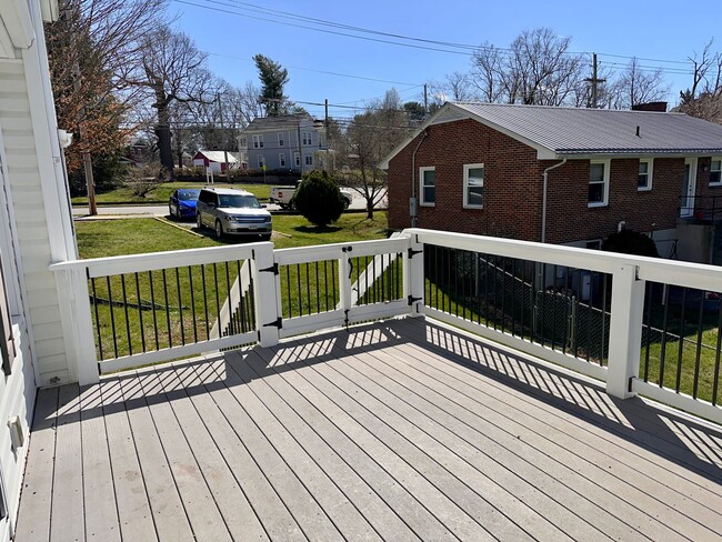 Building Photo - Historic 3 Bedroom / 2 Bath Home In Christ...