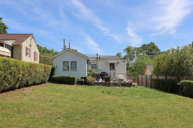 Building Photo - One Level City Living With Large Yard