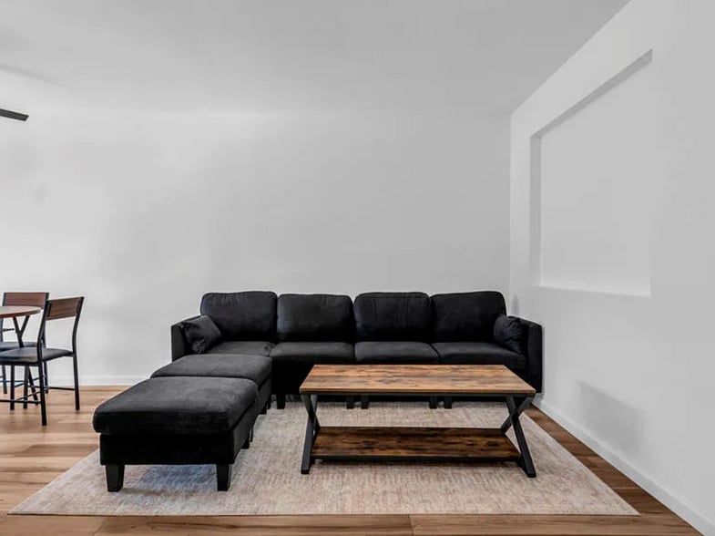 Living - 5300 E Waverly Dr