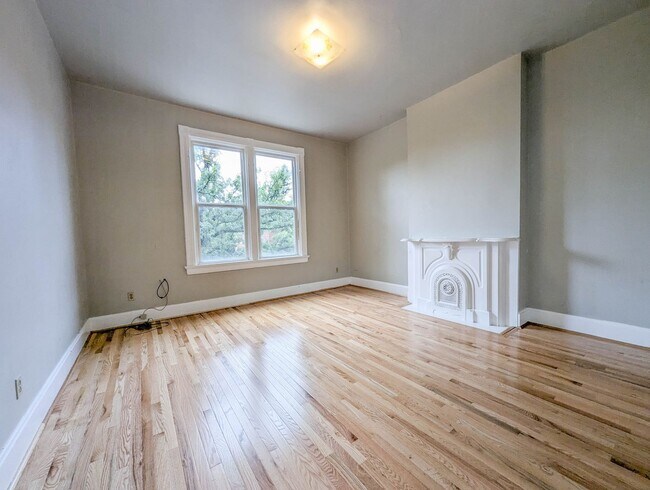 Primary Photo - 24 Conklin St