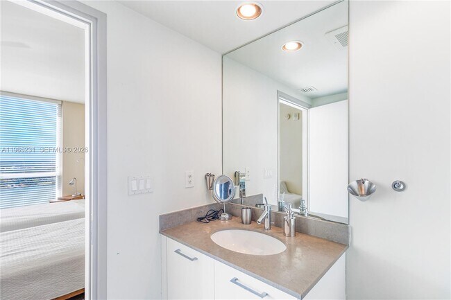 Building Photo - 450 Alton Rd