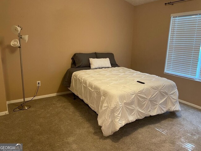 Building Photo - 5615 Wells Cir
