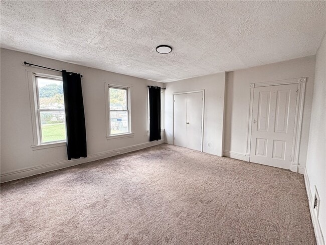 Building Photo - 310 27th St