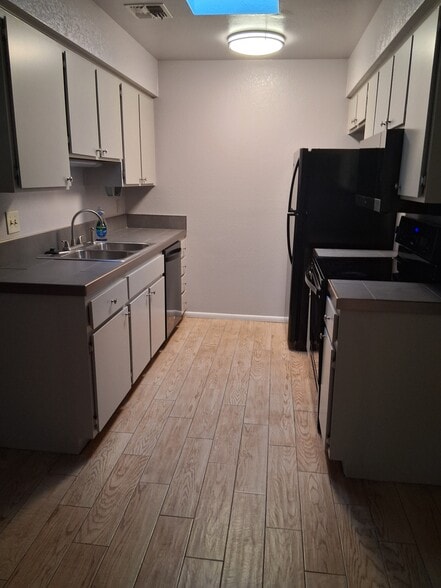 Building Photo - 9031 W Elm St