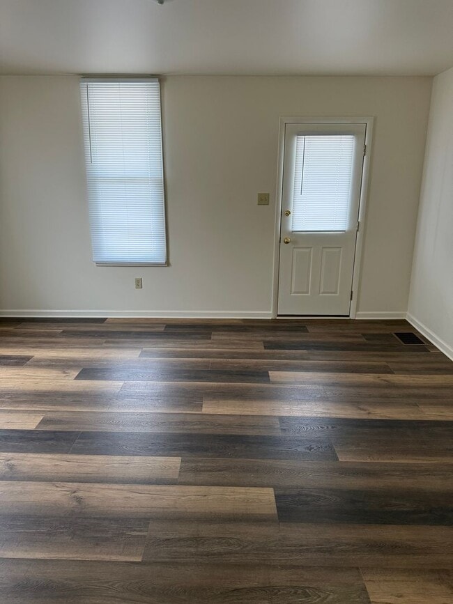 Building Photo - 112 S Fayette St