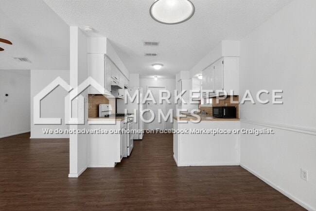 Building Photo - 5202 Ric Dr