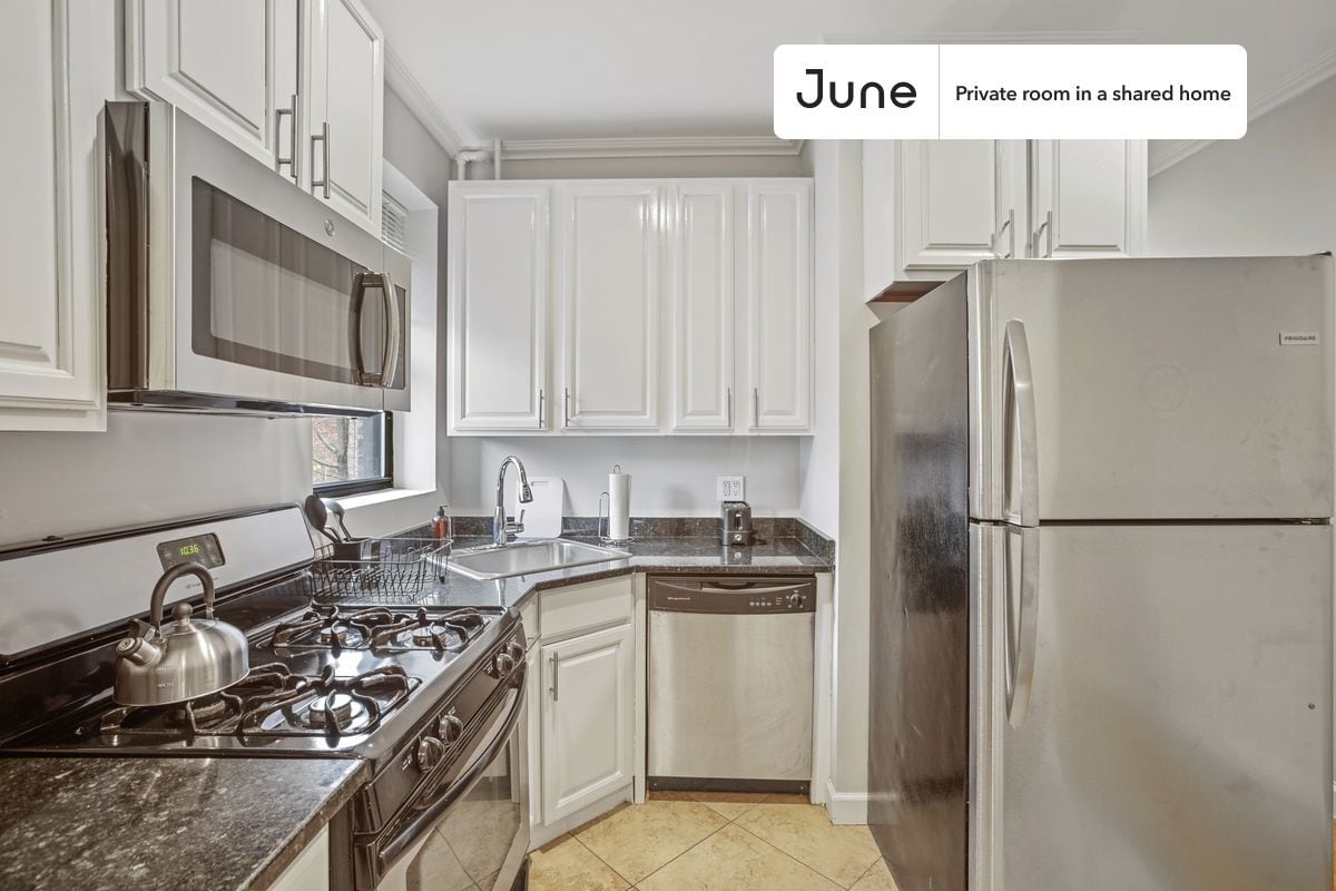 Building Photo - Room in Shared 4 bed/1 bath home in Hamilton Heights