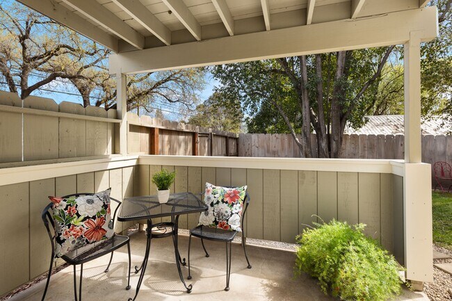 Building Photo - Chico-3 bed 1 bath Apartment that feels li...