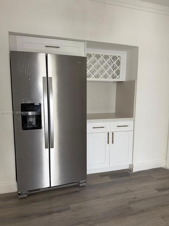 Building Photo - 248 SW 18th Ct