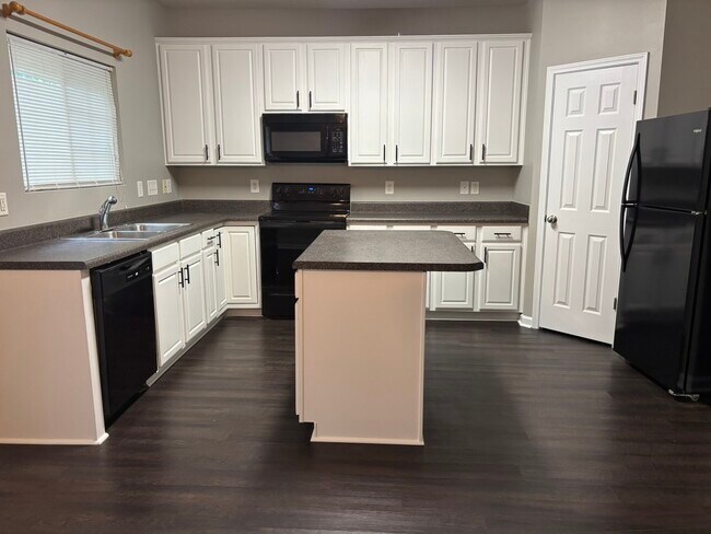 Building Photo - 18 Sharpstone Ln