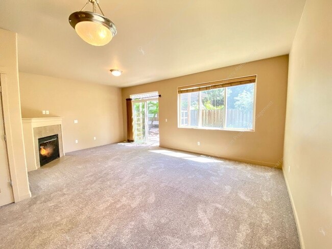 Building Photo - 3  BR home with new flooring in a great NE...