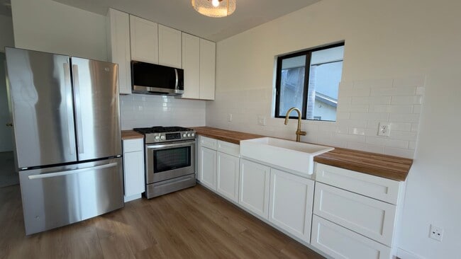 Building Photo - 1685 Burgundy Rd