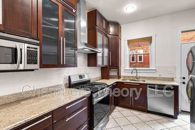 Building Photo - 1745 1st St NW