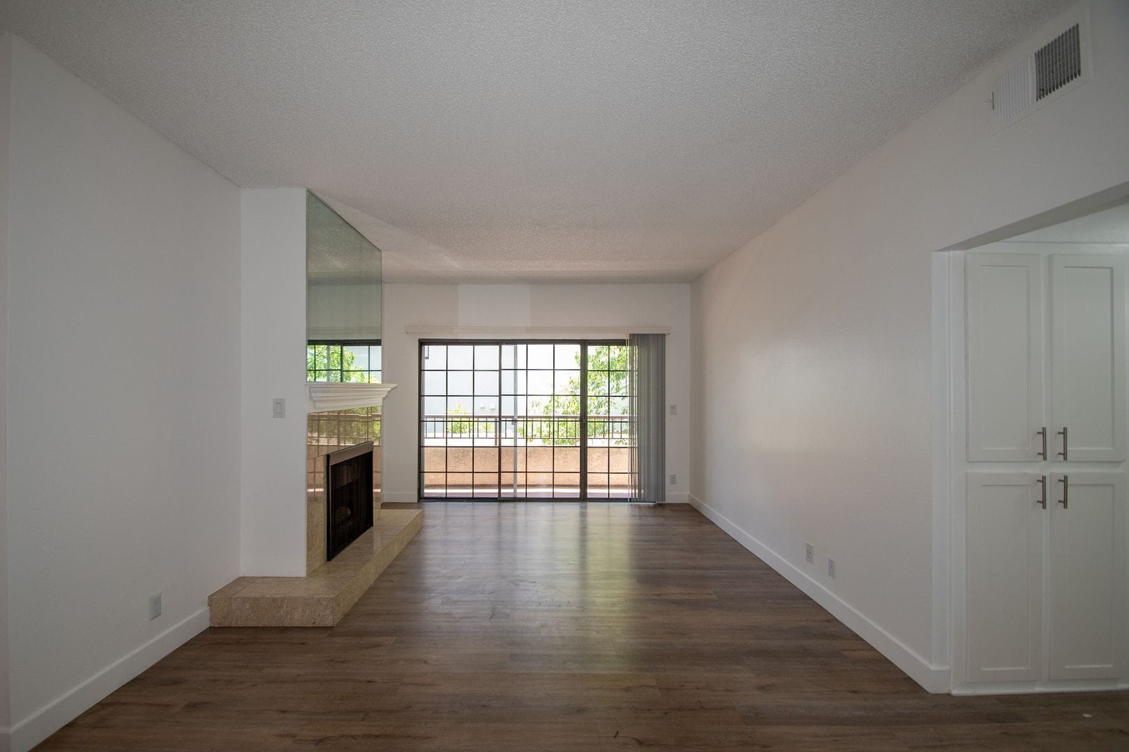 Building Photo - 11594 Moorpark St