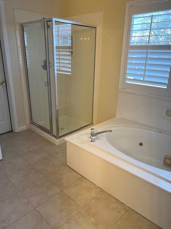 Building Photo - CAMPBELL - Executive 5 bedroom home in a desirable neighborhood