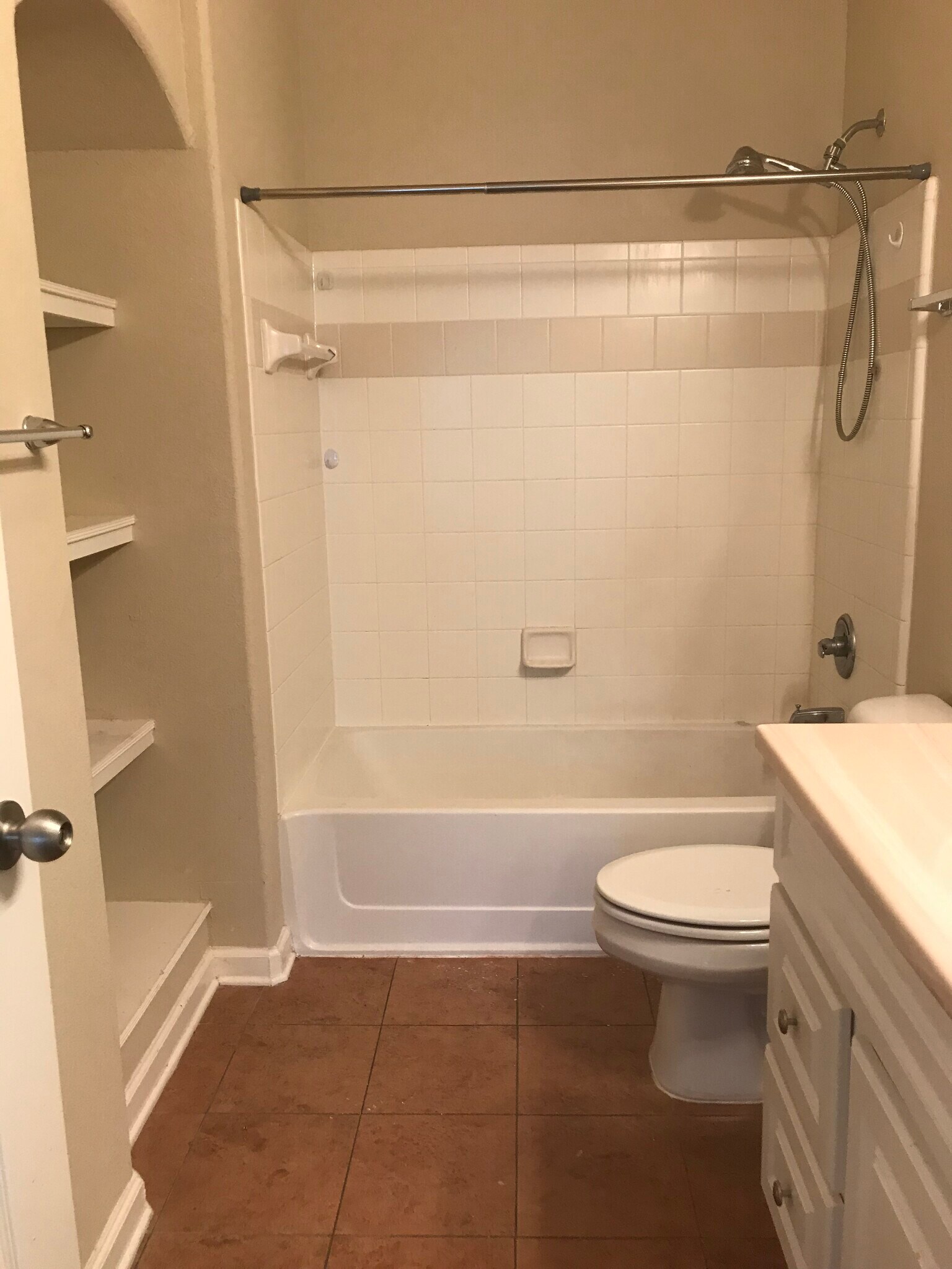 Master bedroom bathroom - 8290 Gate Pkwy W