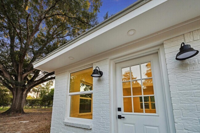 Building Photo - 5411 Logston Ln