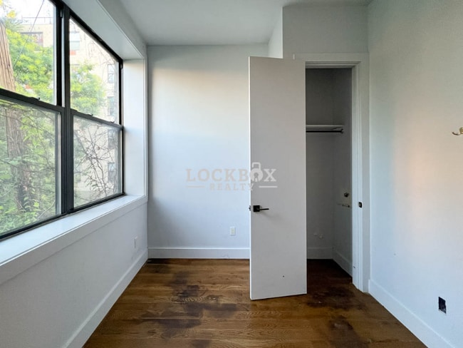 Building Photo - 1337 Gates Ave