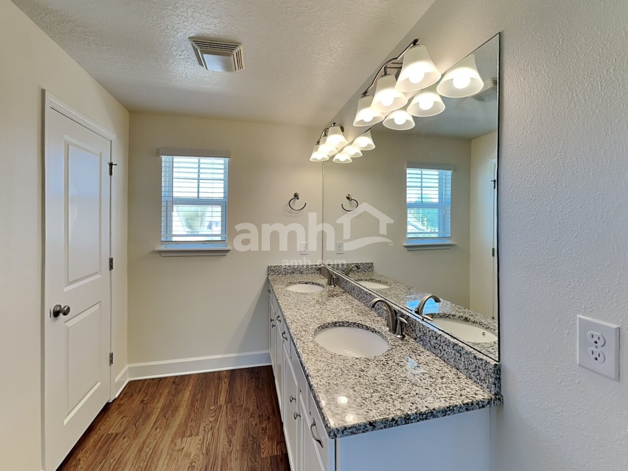 Building Photo - 528 Pine Terrace Dr