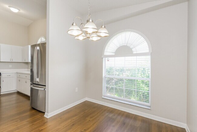 Building Photo - 263 Kings Pond Ave