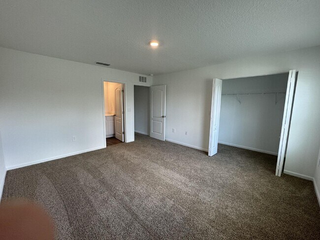 Building Photo - AVAILABLE FOR RENT - Townhome in Baymeadows, 3/2.5