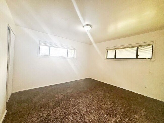 Building Photo - 3BR 1BA Home w/ Fresh Flooring • Private Backyard in Salt Lake City