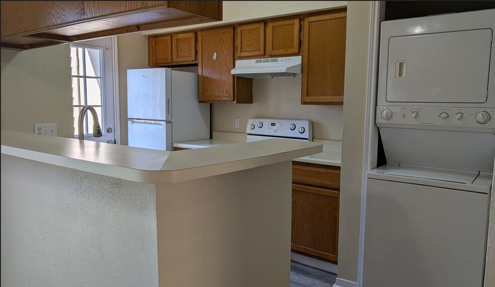 Kitchen/Washer Dryer - 3600 Jeanetta St