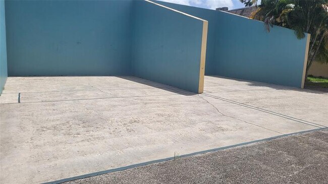 Building Photo - 5168 NE 6th Ave