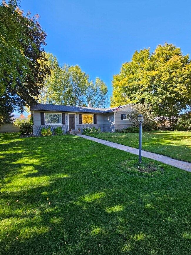 Building Photo - Target Range Single Family Home - 3bdrm (+bonus), 2bath, great yard, garage.  Summer Rental