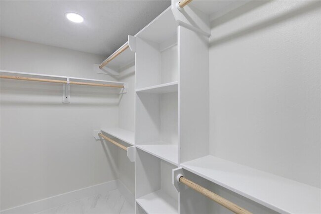 Building Photo - 1742 Hill Top Ln