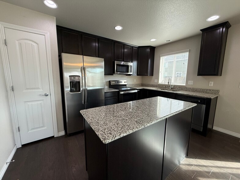 Building Photo - 6743 Phantom Way