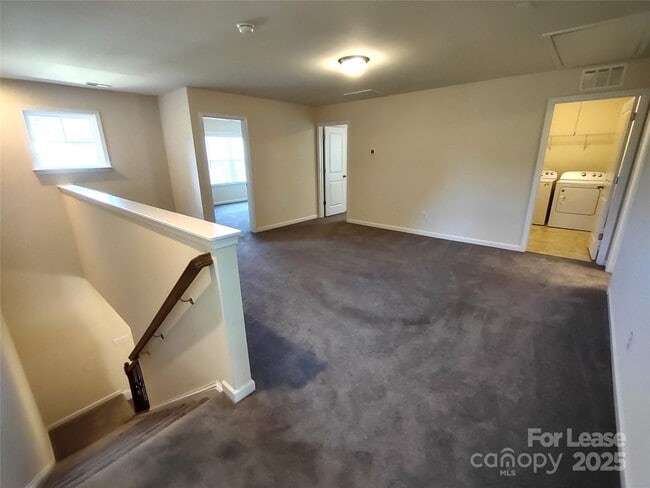 Building Photo - 7135 Thornrose Dr