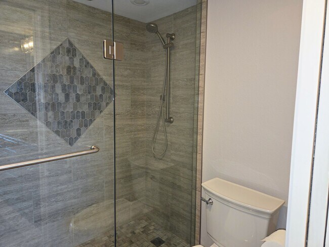 Building Photo - 1 Key Capri