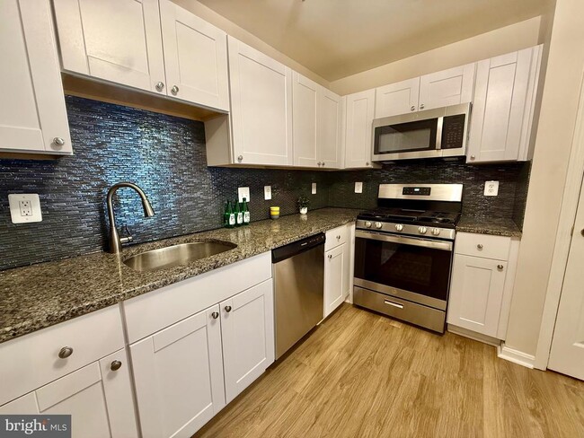 Building Photo - 8868 Goose Landing Cir