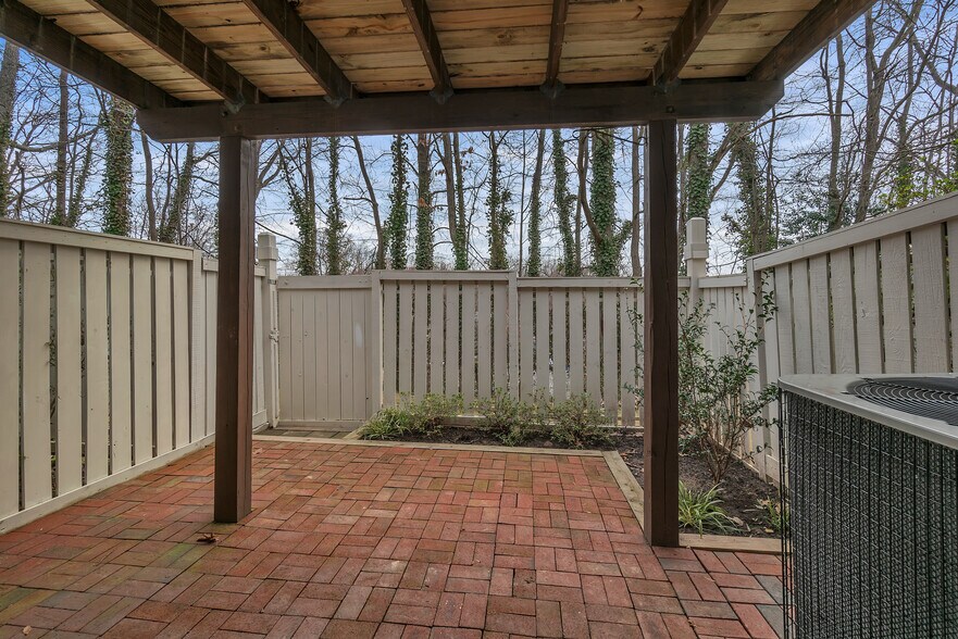 Building Photo - 1933 Belmont Ridge Ct