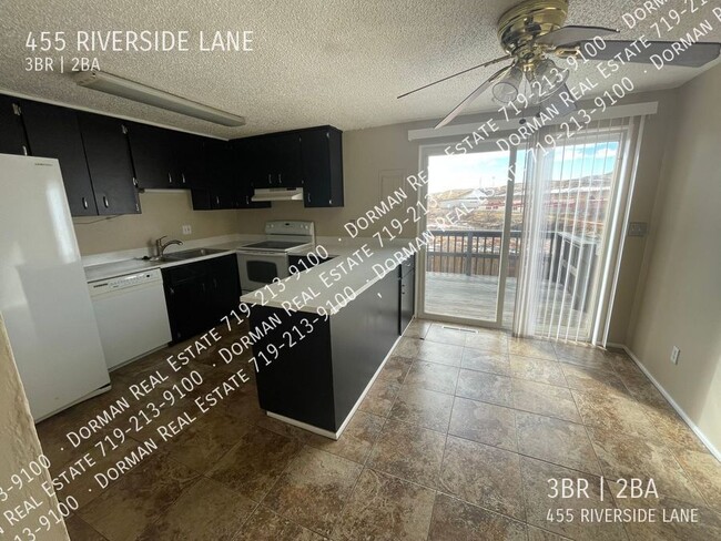 Building Photo - 455 Riverside Ln