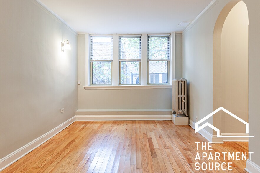 Building Photo - 544 W Surf St