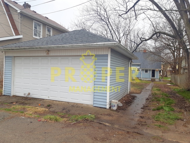 Building Photo - 204 E Fairview Ave