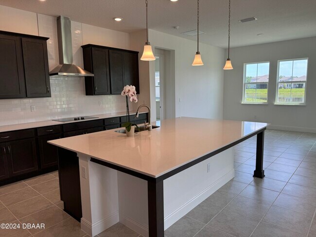 Building Photo - 2005 Divot Dr