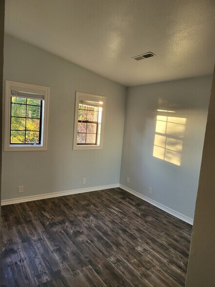 Building Photo - 150 Huntley Ave