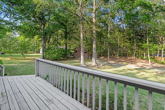 Building Photo - Charming 3-Bedroom Retreat with 2 Full Bat...